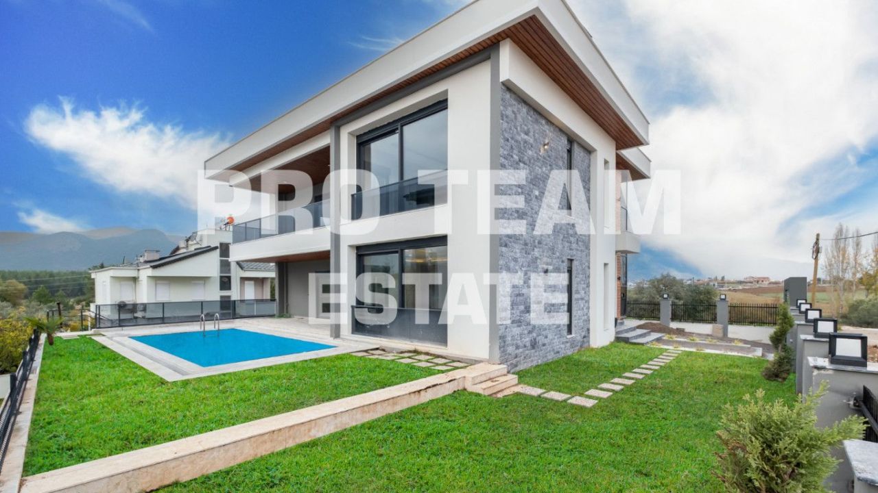 Villa in Antalya, Türkei, 420 m² - Foto 1
