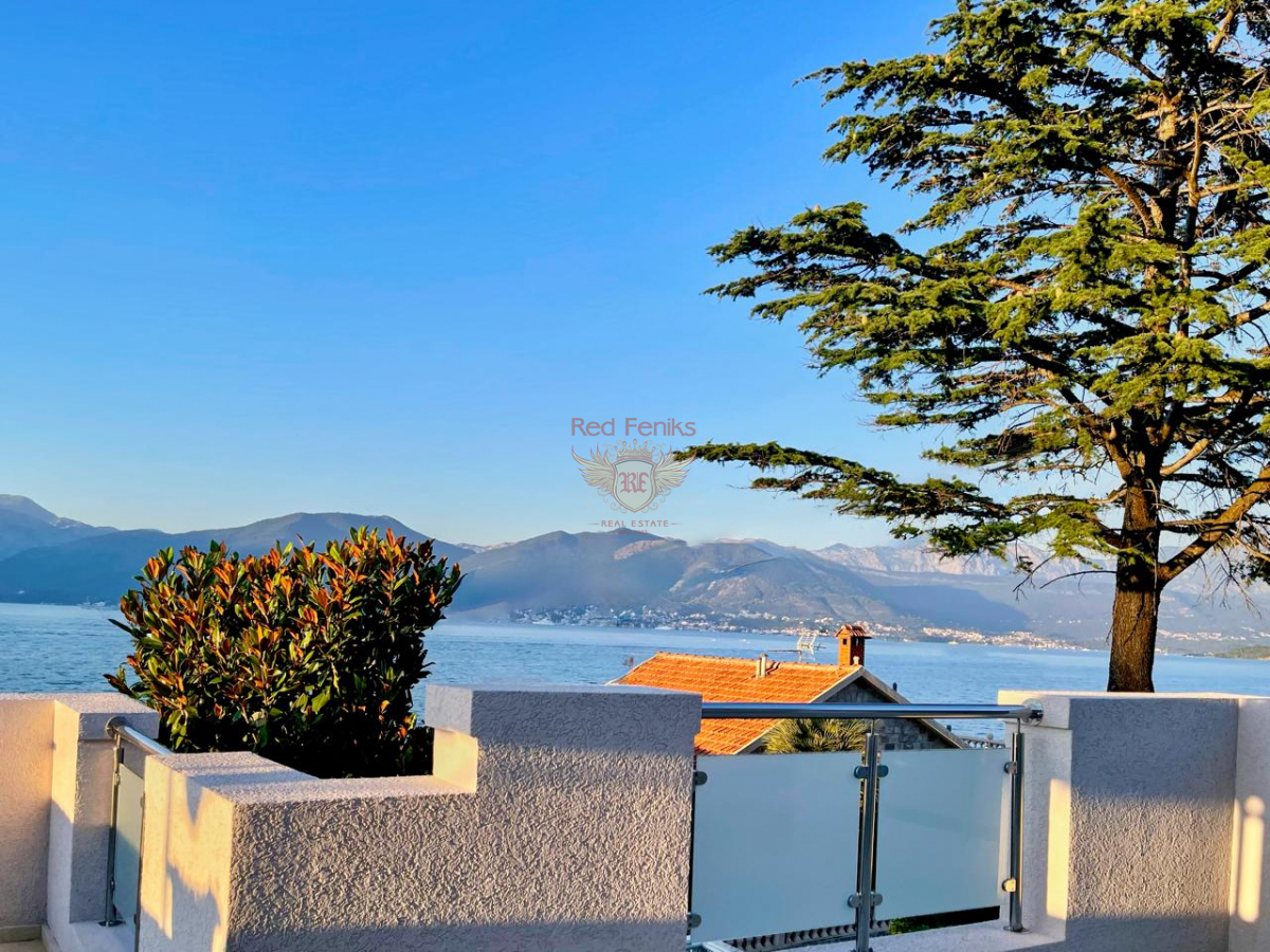 Maison à Tivat, Monténégro, 120 m² - image 1