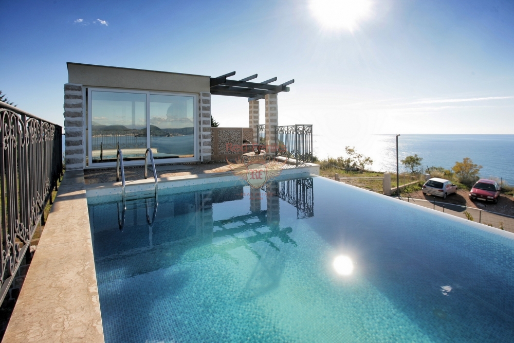 Casa en Budva, Montenegro, 250 m² - imagen 1