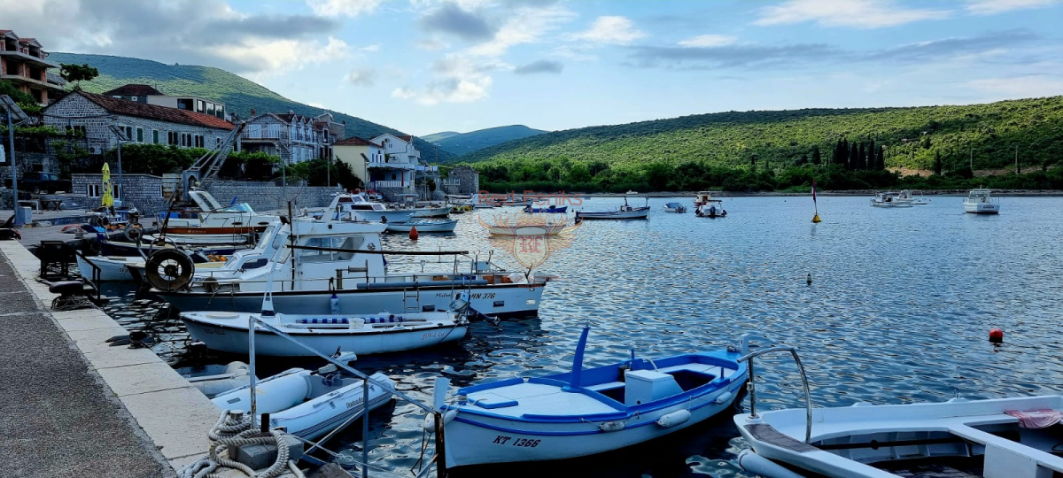 Terreno en Tivat, Montenegro, 1 403 m² - imagen 1