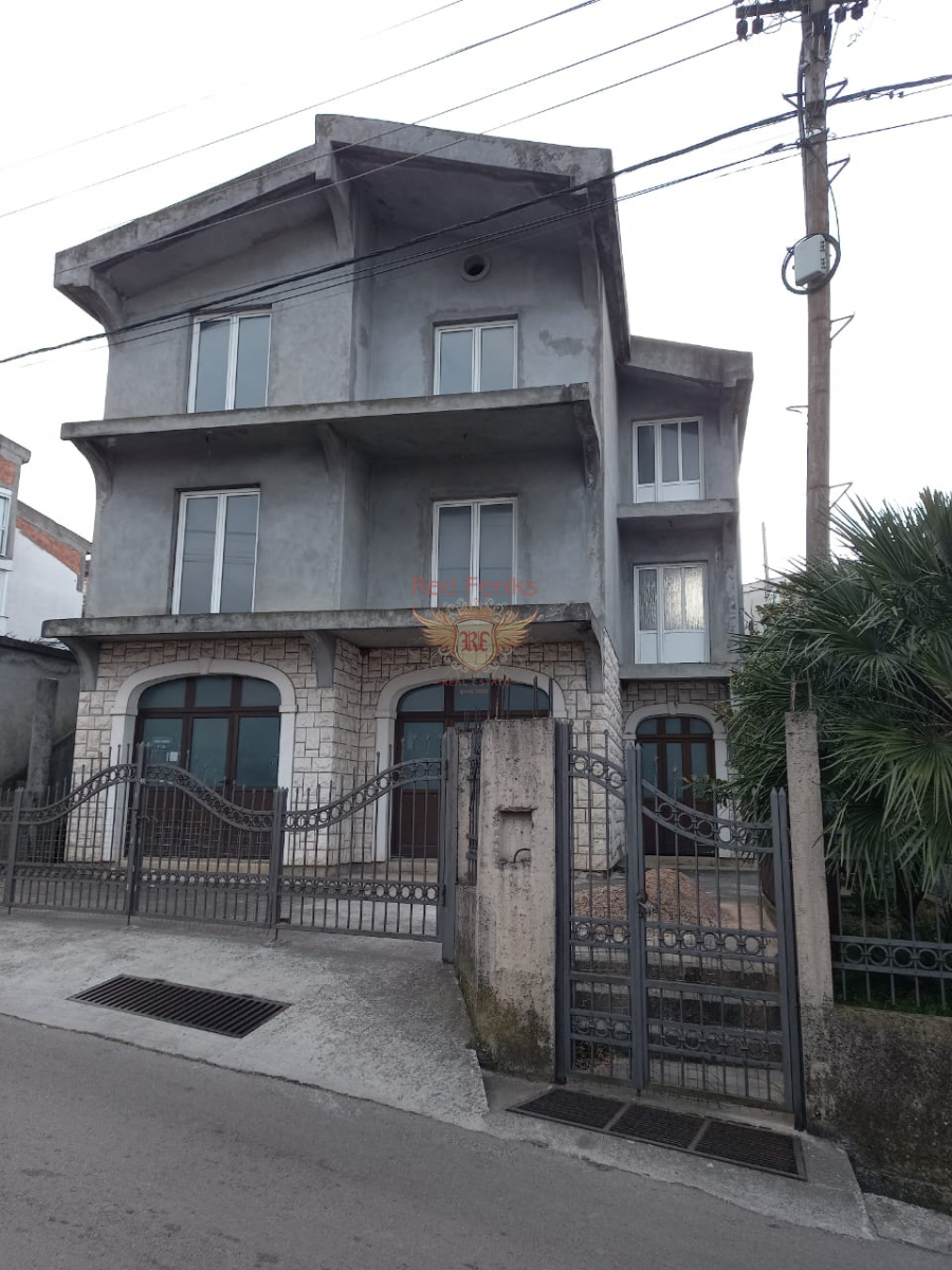 Haus in Bar, Montenegro, 340 m² - Foto 1