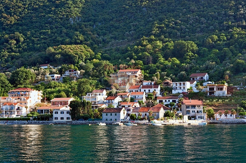 Terrain à Kotor, Monténégro, 1 617 m² - image 1