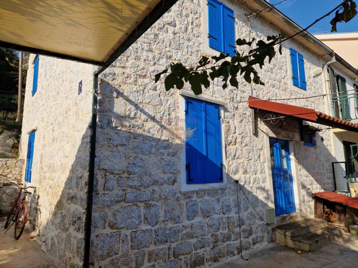 Casa en Herceg-Novi, Montenegro, 103 m² - imagen 1