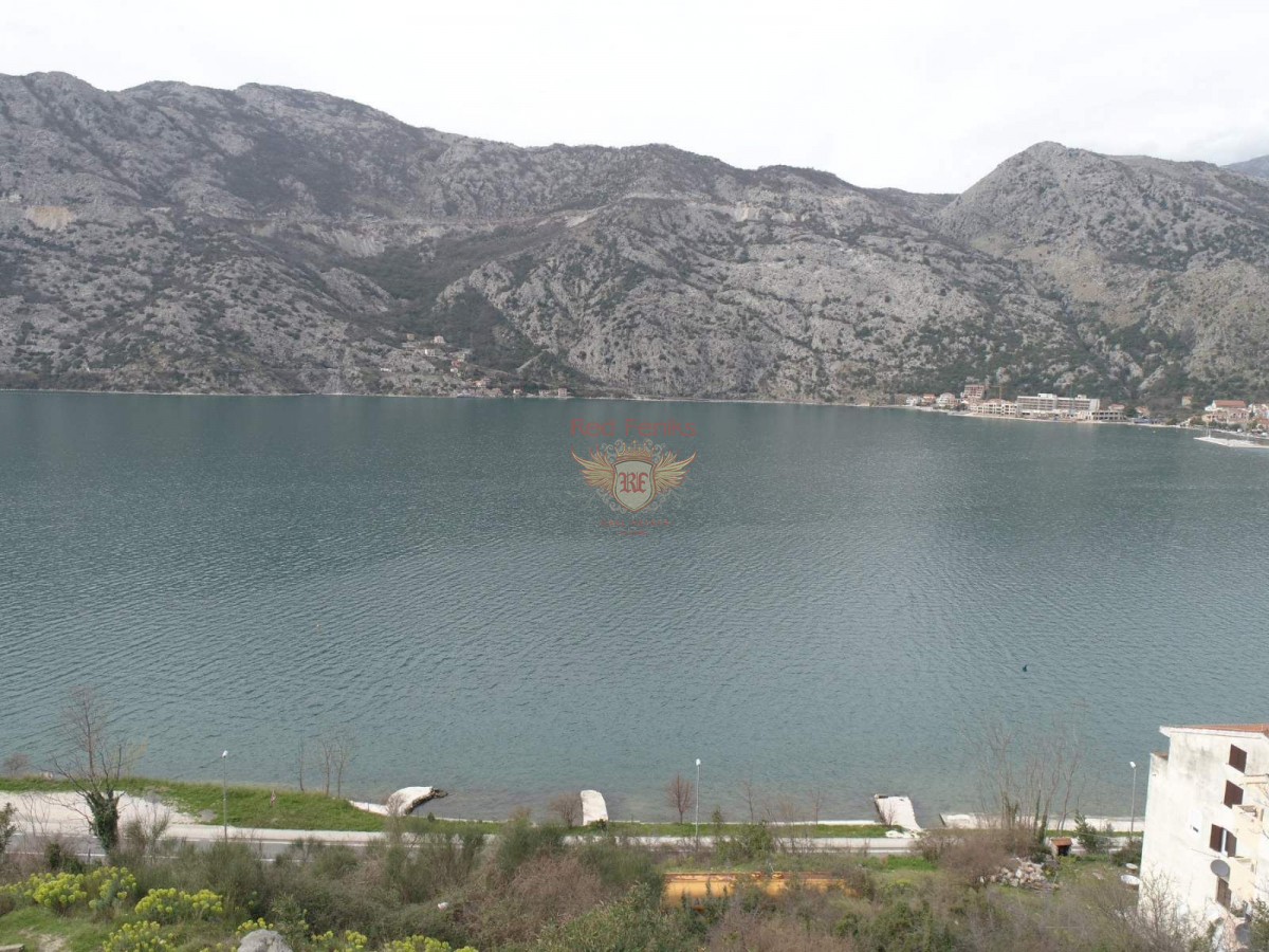 Terrain à Kotor, Monténégro, 2 200 m² - image 1