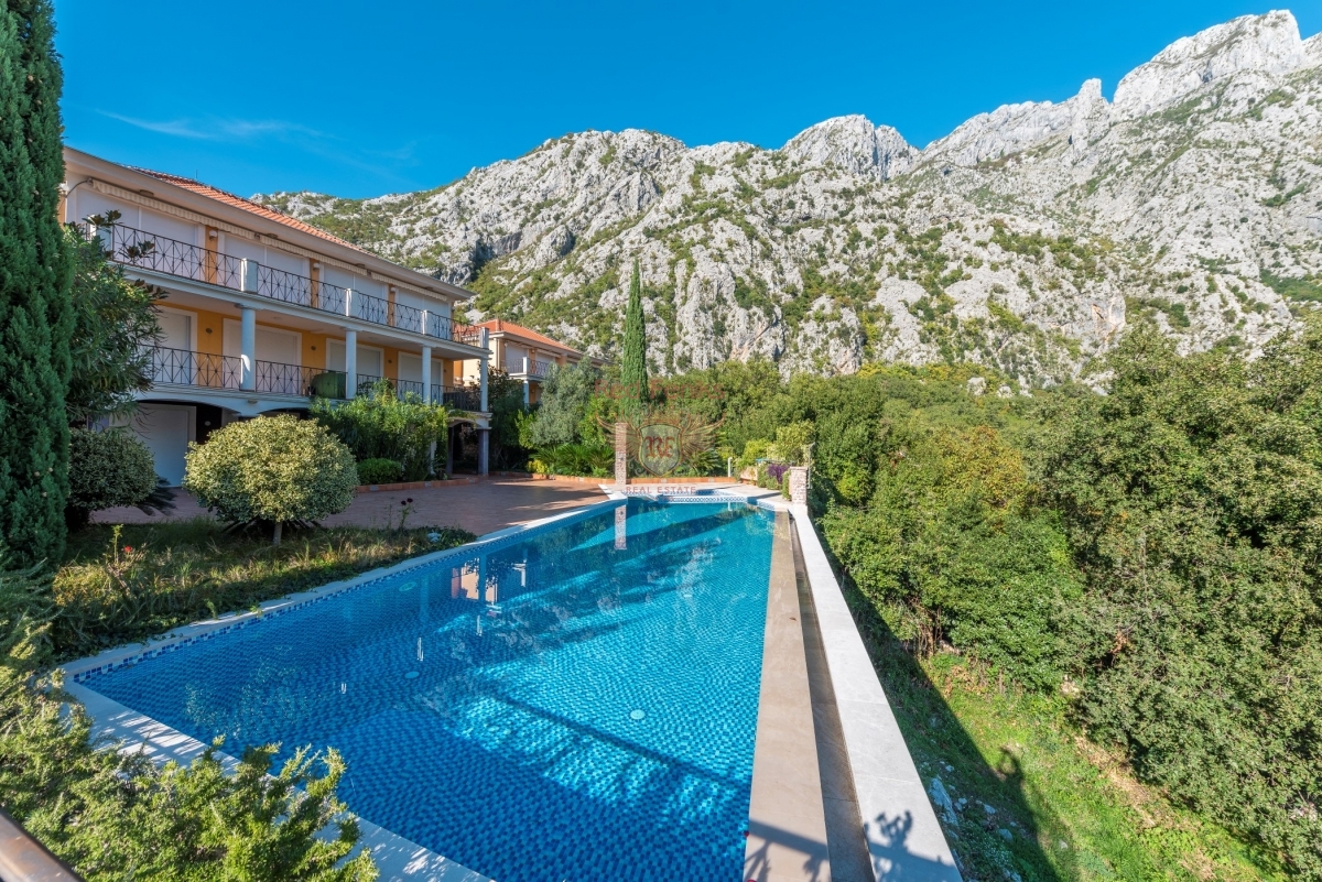 Maison à Kotor, Monténégro, 148 m² - image 1