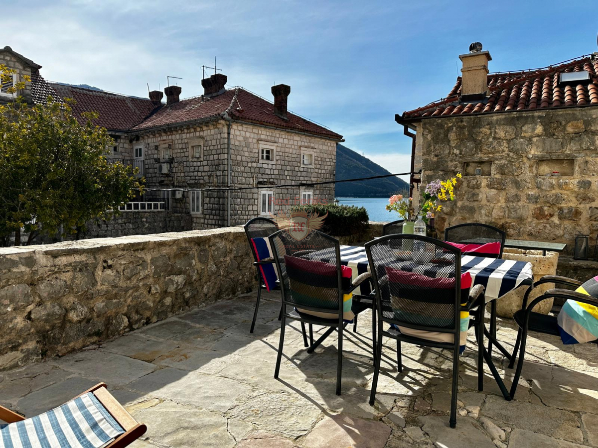 Flat in Kotor, Montenegro, 83 m² - picture 1