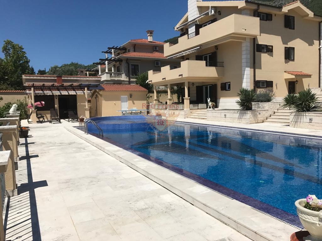 Maison à Herceg-Novi, Monténégro, 360 m² - image 1