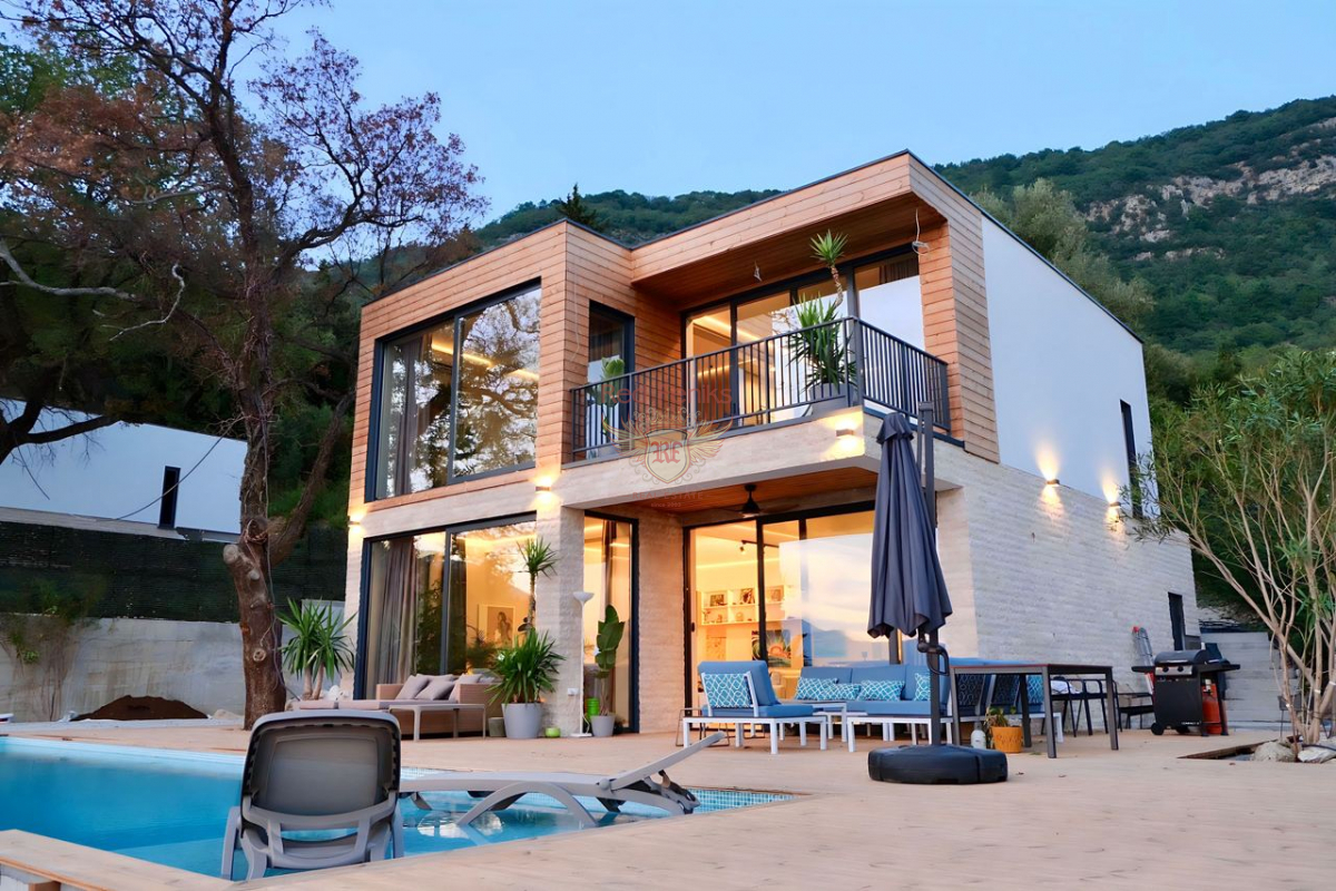 Haus in Tivat, Montenegro, 126 m² - Foto 1
