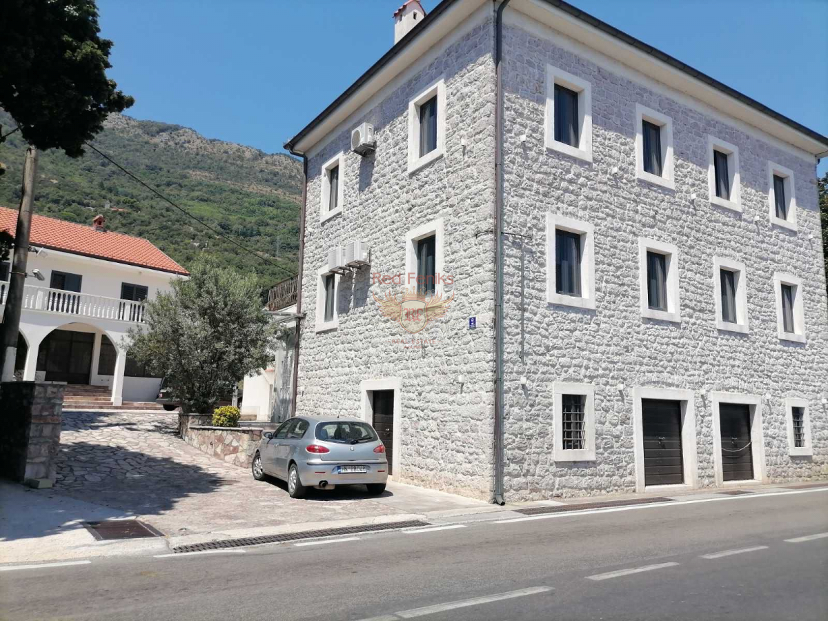 Casa en Herceg-Novi, Montenegro, 572 m² - imagen 1