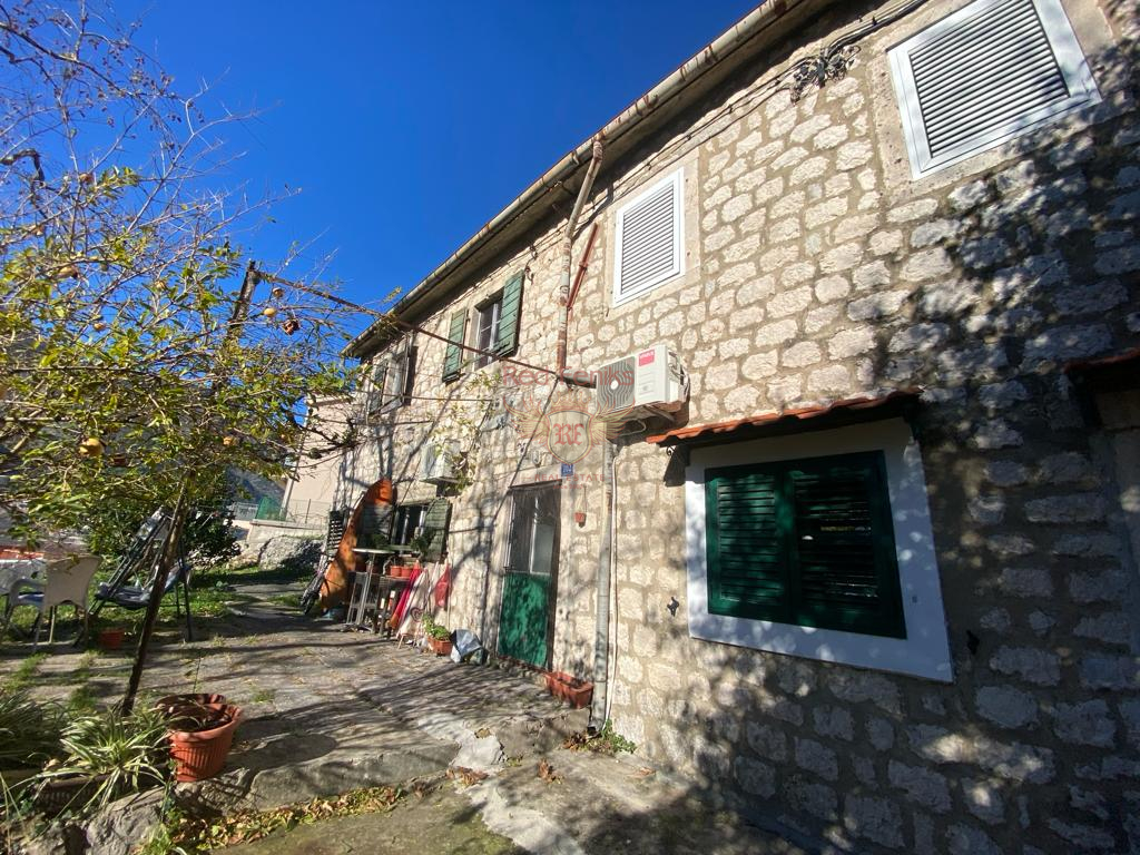 Casa en Kotor, Montenegro, 300 m² - imagen 1