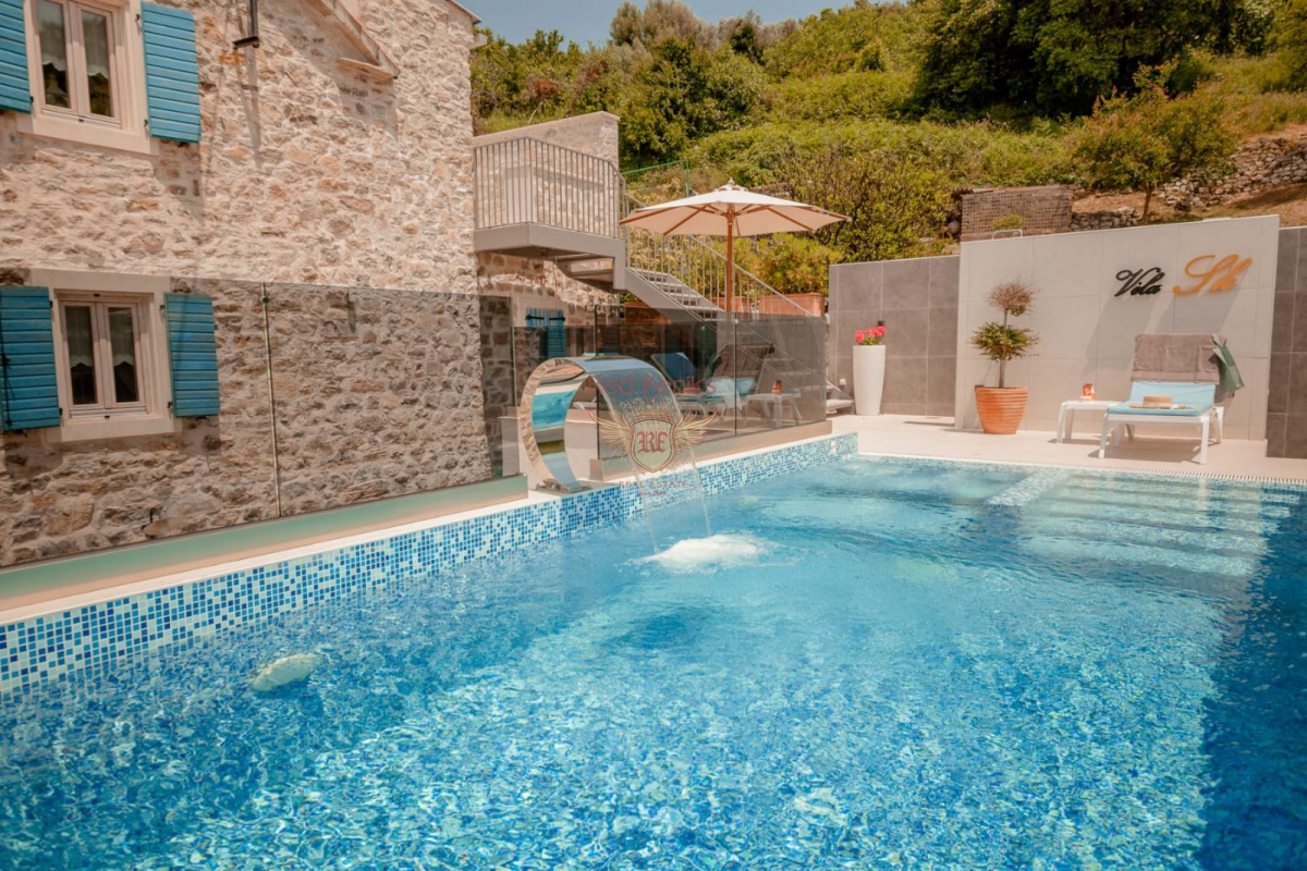 Casa en Tivat, Montenegro, 120 m² - imagen 1