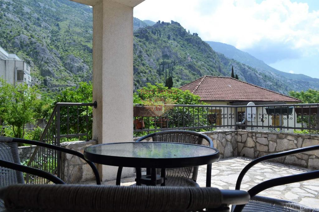 Piso en Kotor, Montenegro, 71 m² - imagen 1