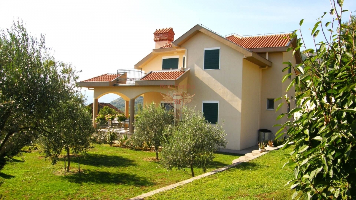Maison à Tivat, Monténégro, 350 m² - image 1