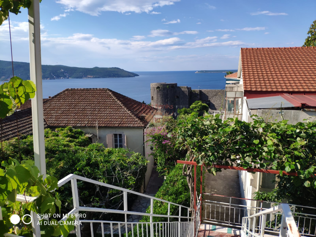 Maison à Herceg-Novi, Monténégro, 132 m² - image 1