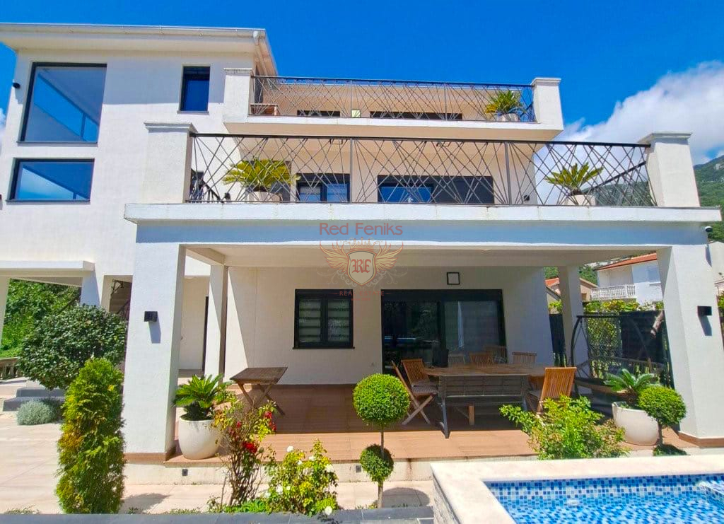 Casa en Budva, Montenegro, 300 m² - imagen 1