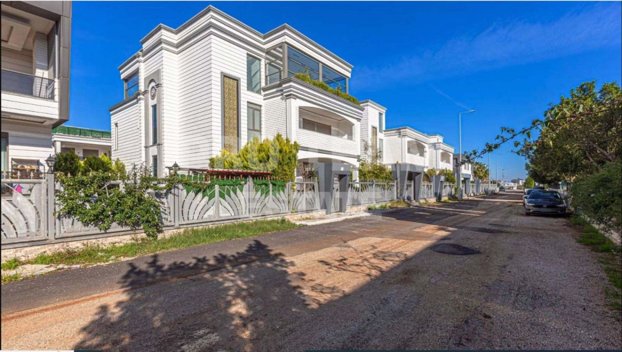 Villa in Antalya, Türkei, 750 m² - Foto 2