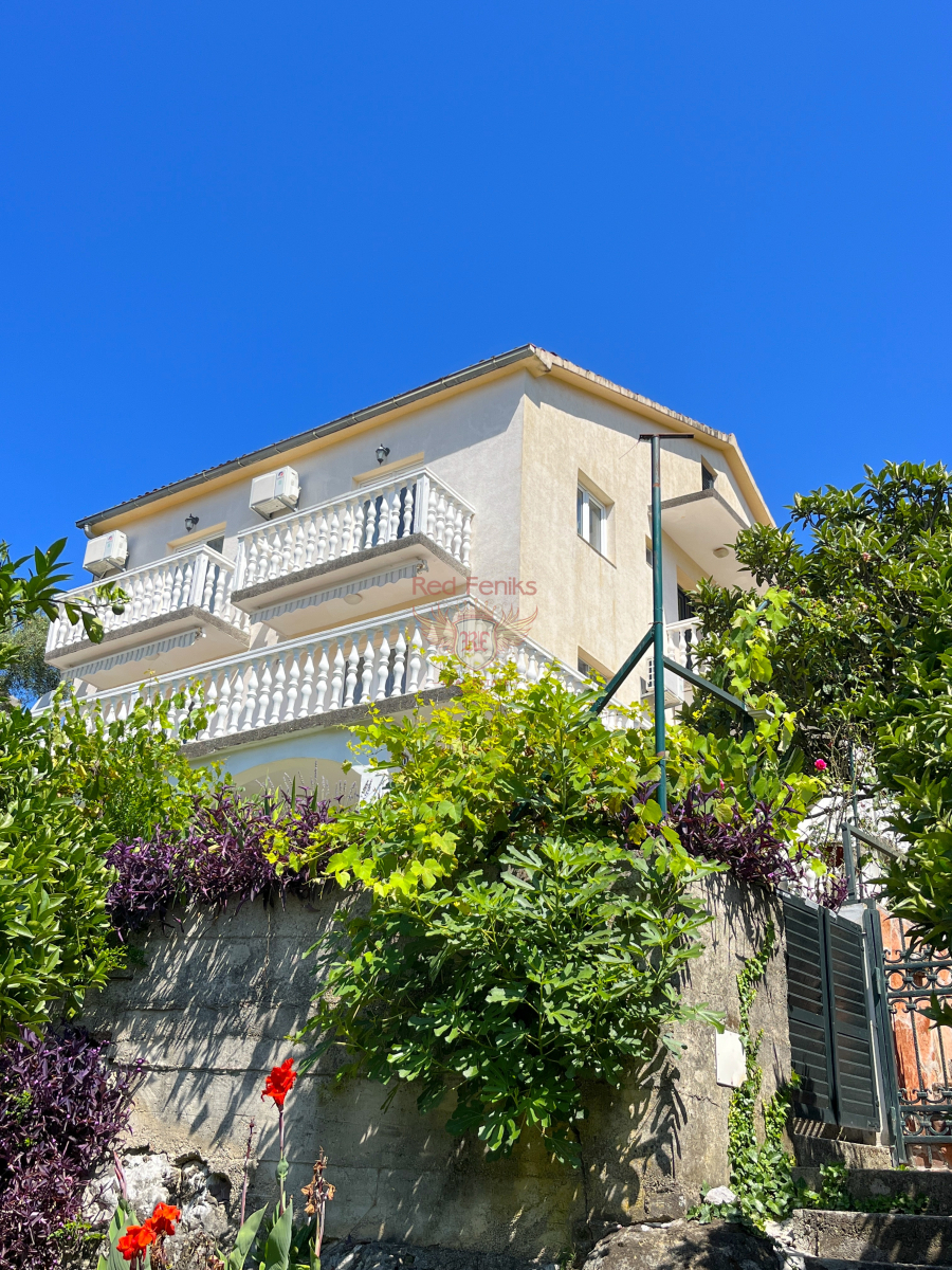 Haus in Budva, Montenegro, 288 m² - Foto 1
