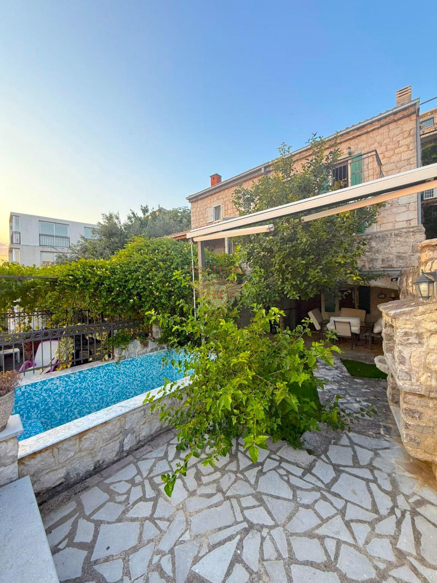 Maison à Rézévici, Monténégro, 148 m² - image 1