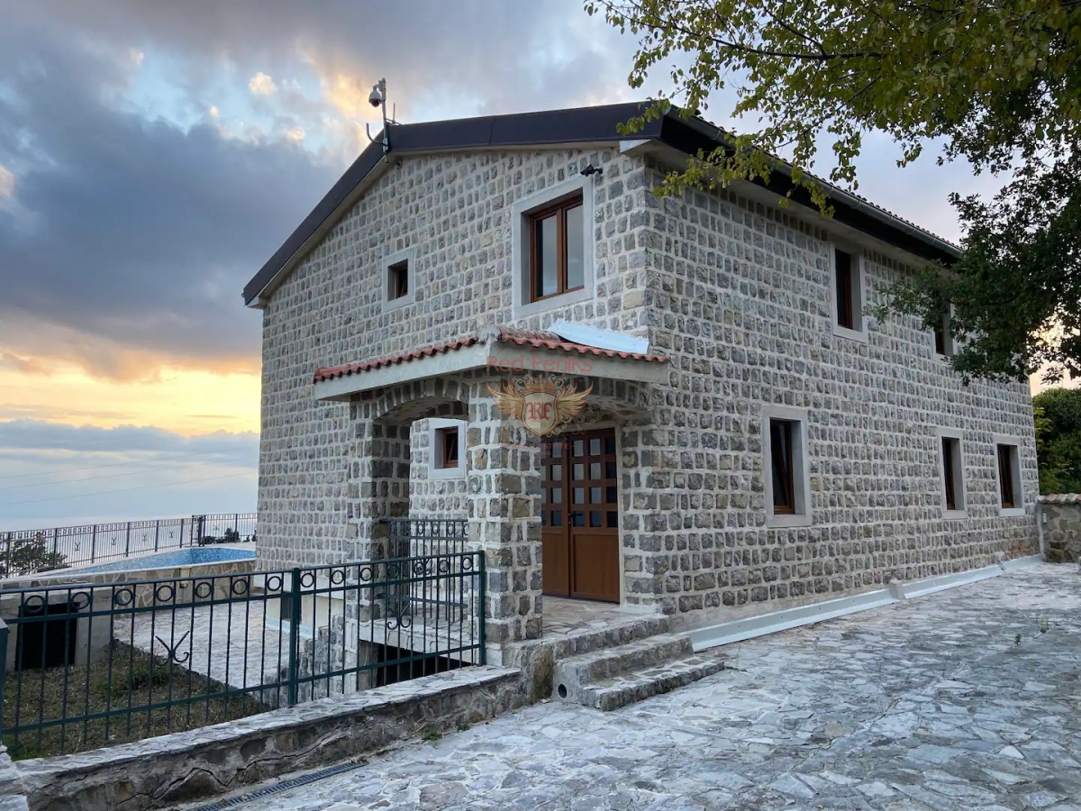 Haus in Budva, Montenegro, 388 m² - Foto 1