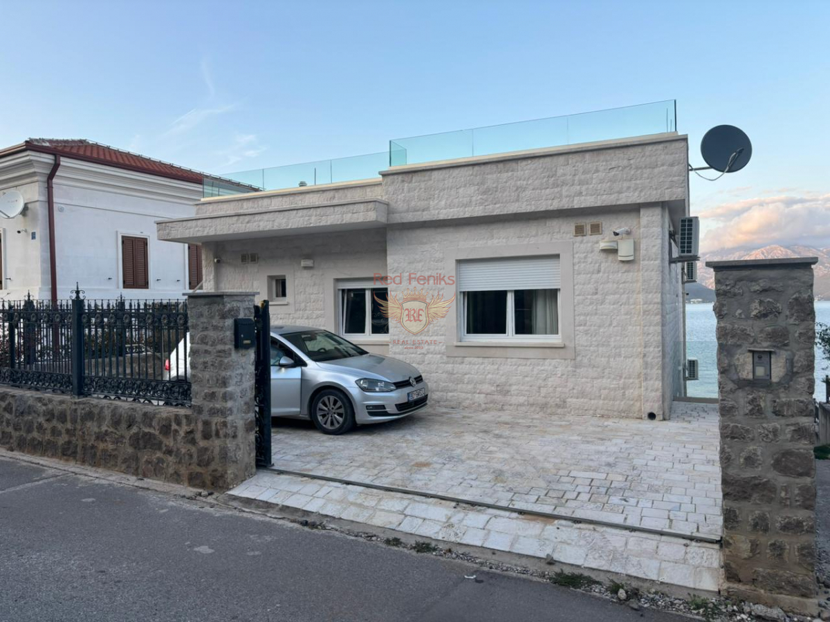 Haus in Tivat, Montenegro, 209 m² - Foto 1