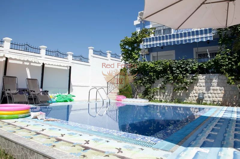Haus in Bar, Montenegro, 330 m² - Foto 1