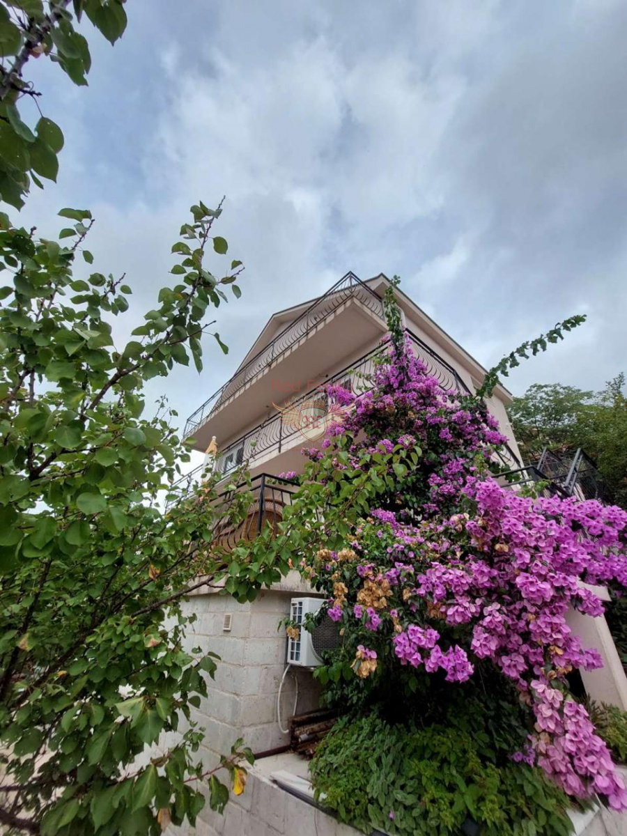 Haus in Budva, Montenegro, 151 m² - Foto 1
