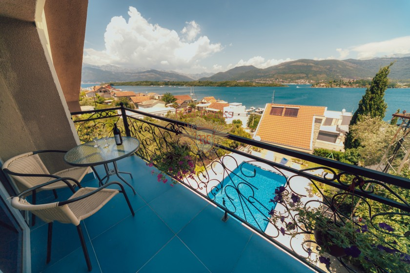 Maison à Tivat, Monténégro, 220 m² - image 1