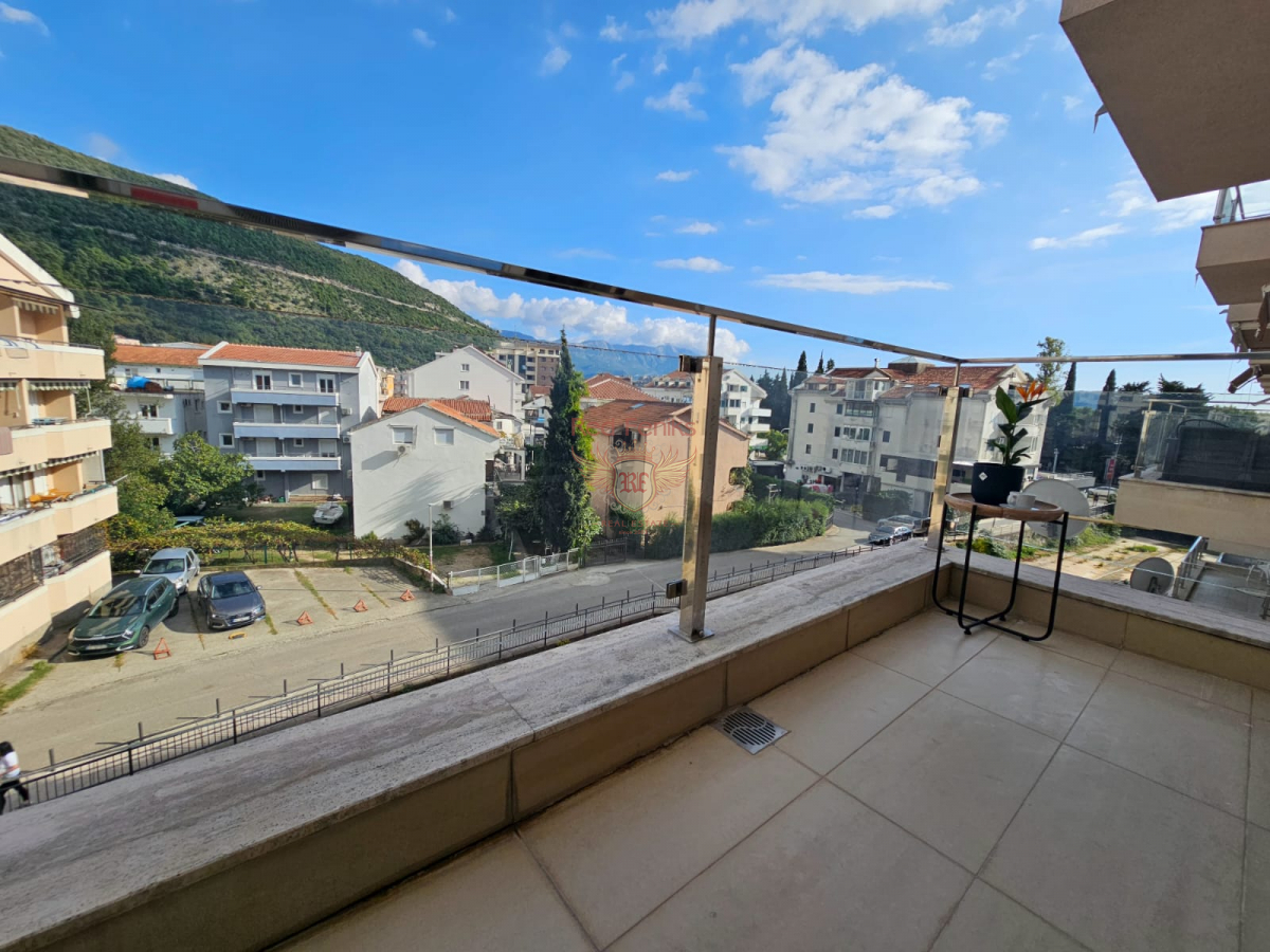 Piso en Budva, Montenegro, 68 m² - imagen 1