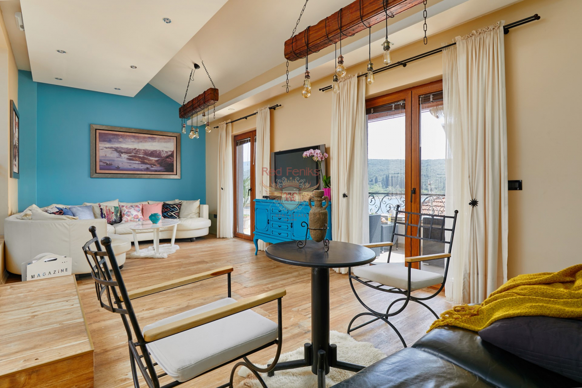 Casa en Kotor, Montenegro, 265 m² - imagen 1
