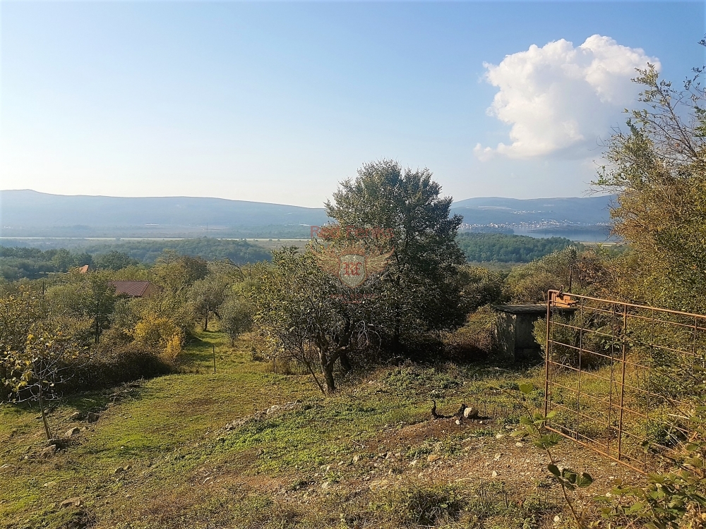 Terrain à Tivat, Monténégro, 1 300 m² - image 1