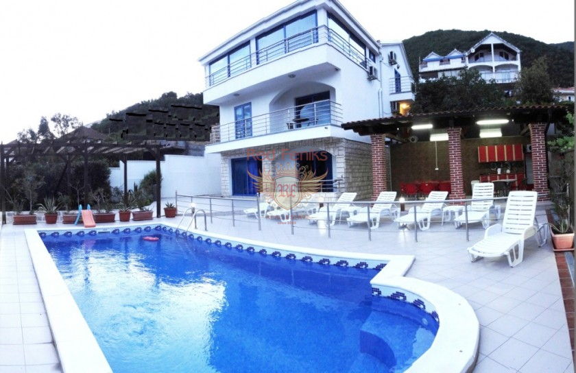 Maison à Herceg-Novi, Monténégro, 280 m² - image 1
