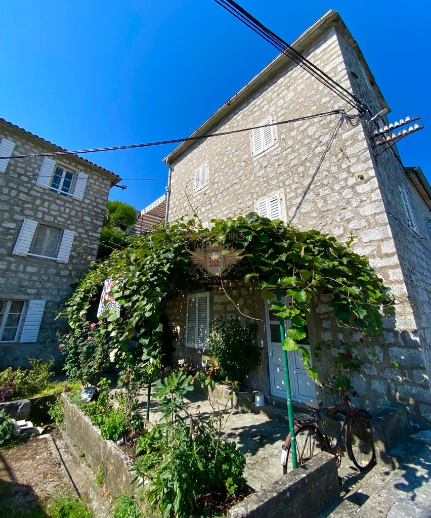 Haus in Kotor, Montenegro, 160 m² - Foto 1
