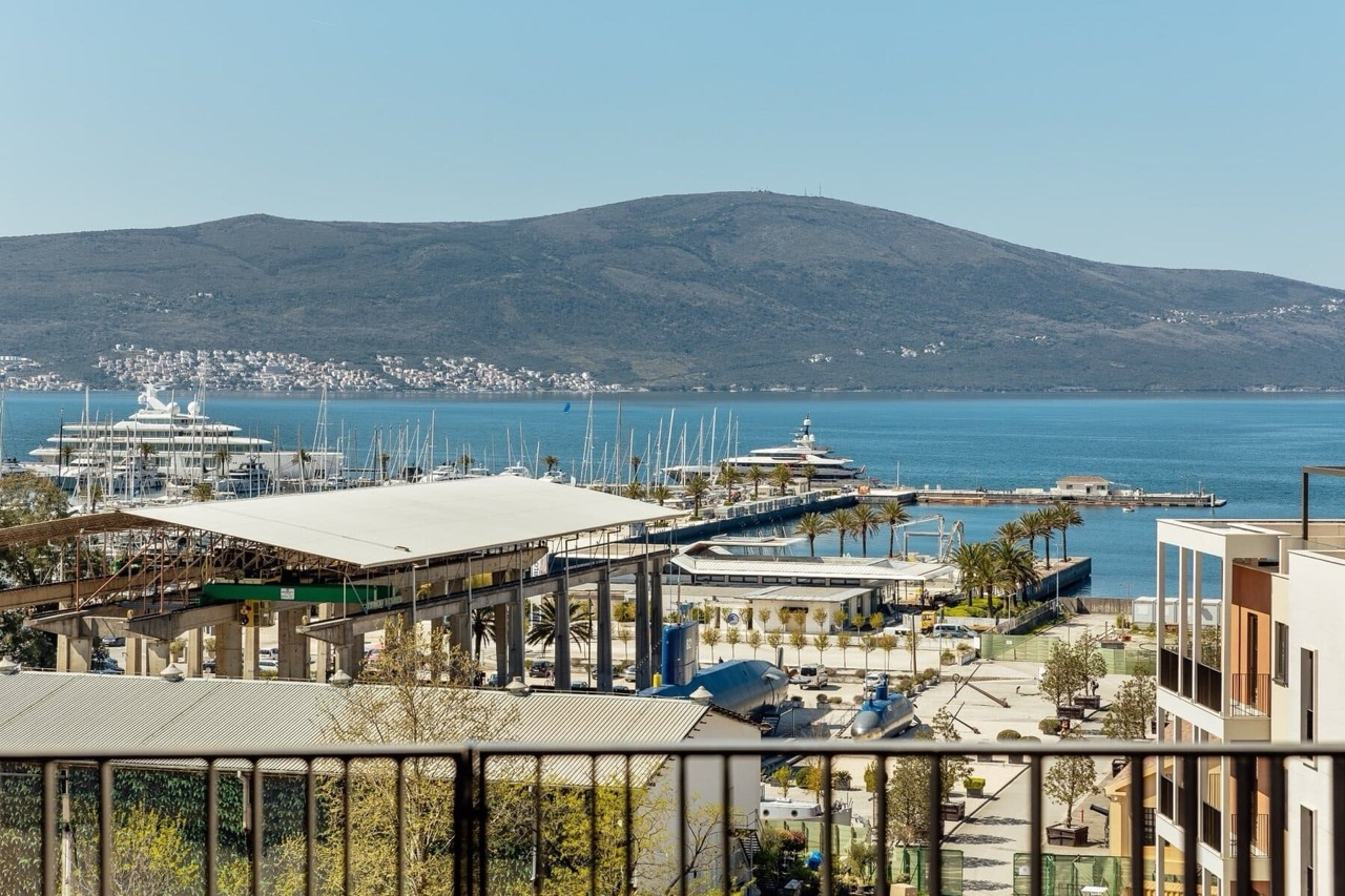 Flat in Tivat, Montenegro, 87 m² - picture 1