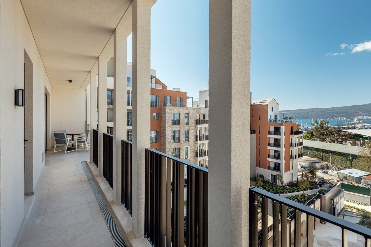 Piso en Tivat, Montenegro, 87 m² - imagen 2