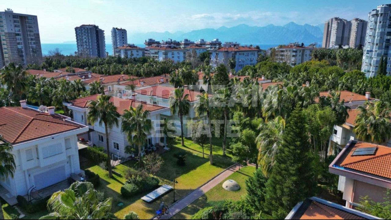 Villa a Antalya, Turchia, 450 m² - foto 4