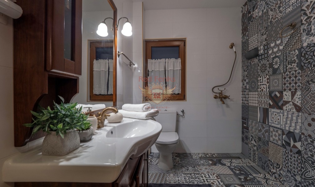 Casa en Budva, Montenegro, 860 m² - imagen 17