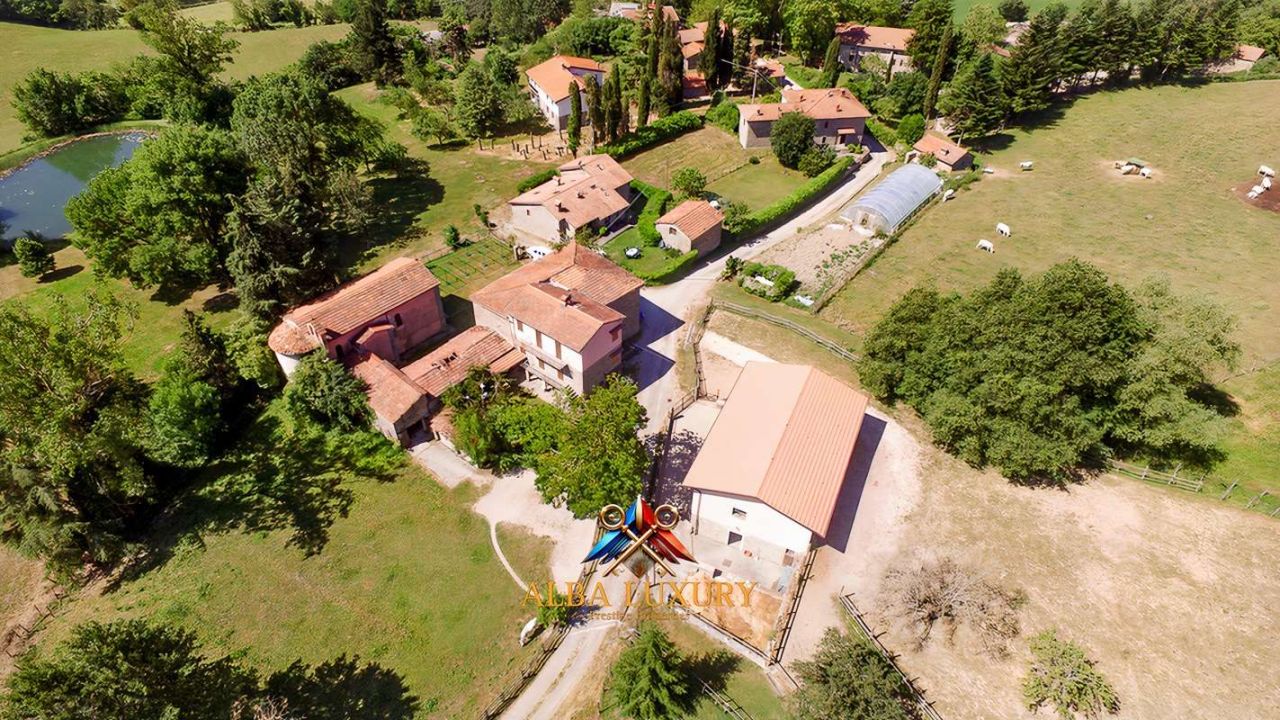 Villa in Pieve Santo Stefano, Italien, 4 100 m² - Foto 1