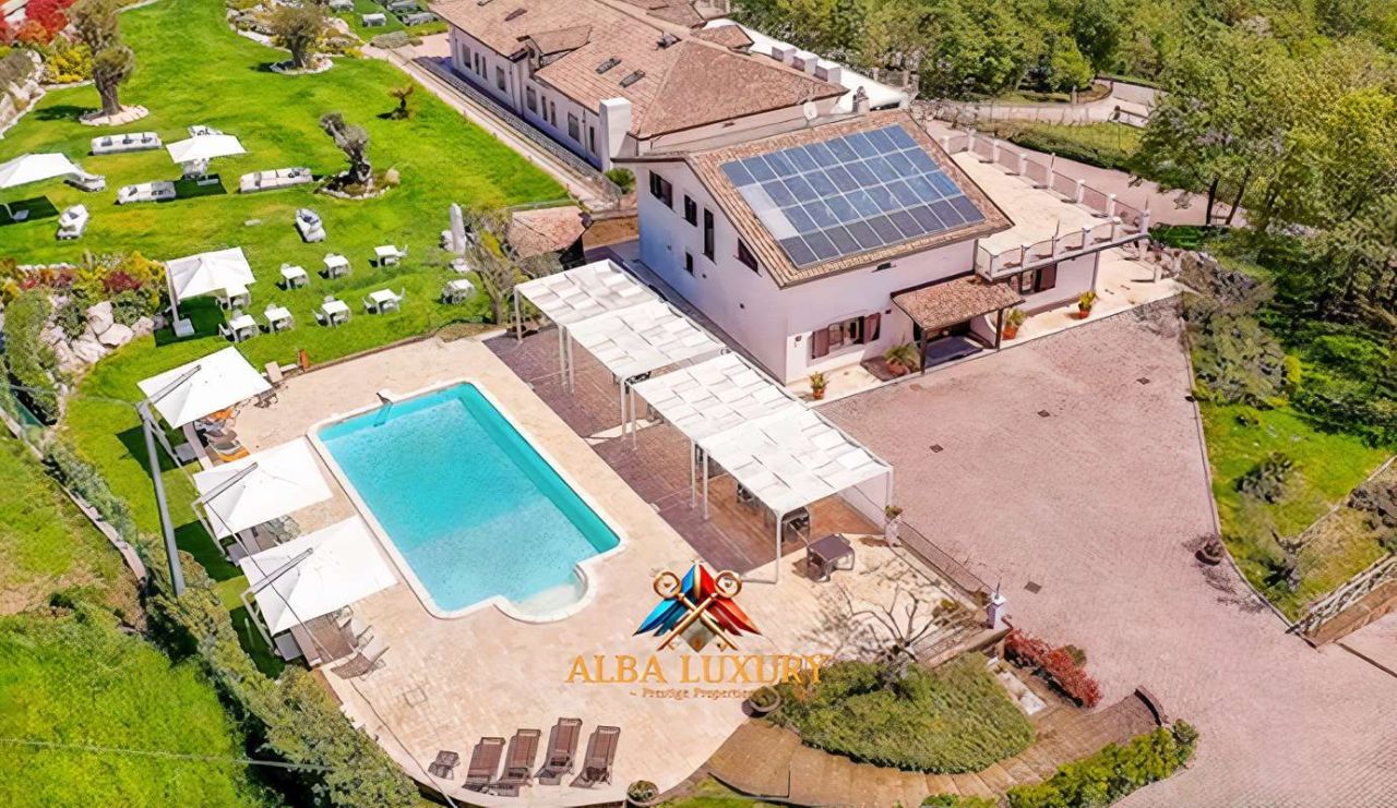 Villa Via Pietre, Italy, 600 m² - picture 1