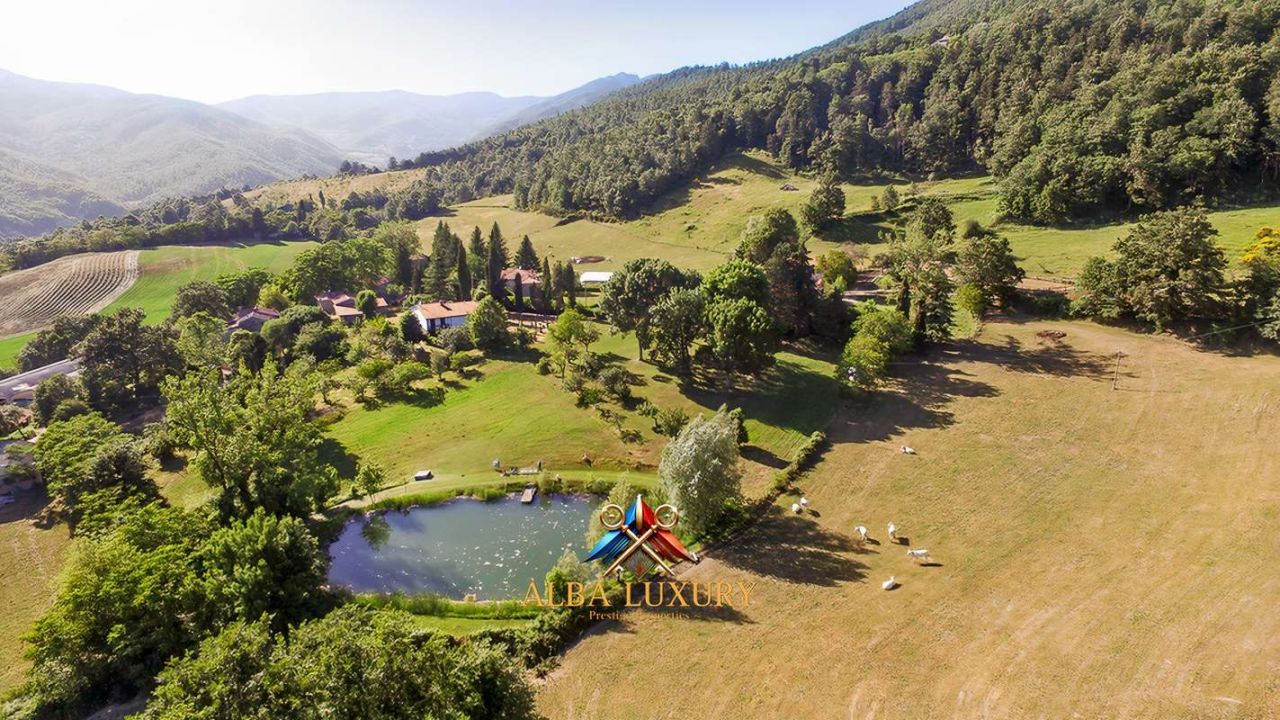 Villa in Pieve Santo Stefano, Italien, 4 100 m² - Foto 2