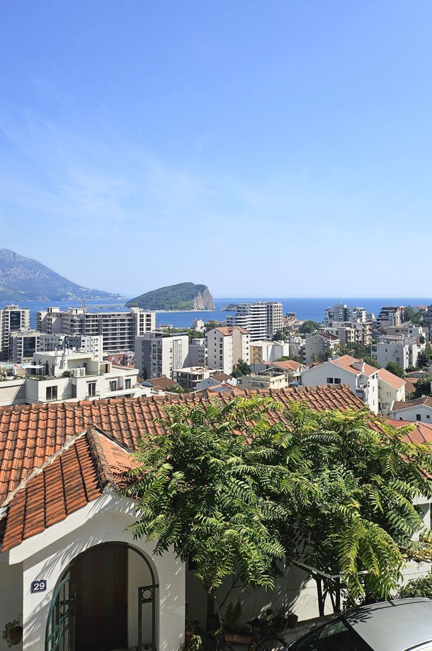 Apartment in Budva, Montenegro, 78 m² - picture 1