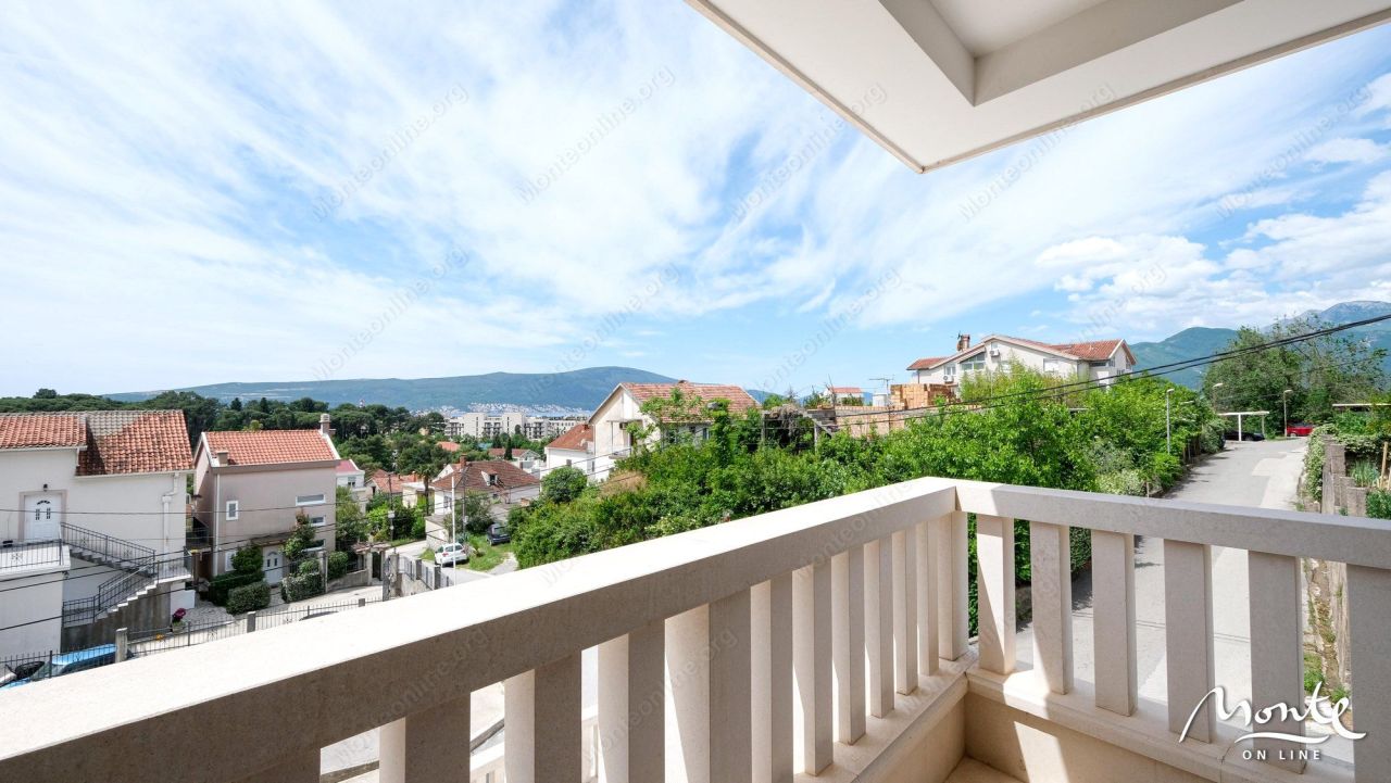 Apartamento en Tivat, Montenegro, 50 m² - imagen 1