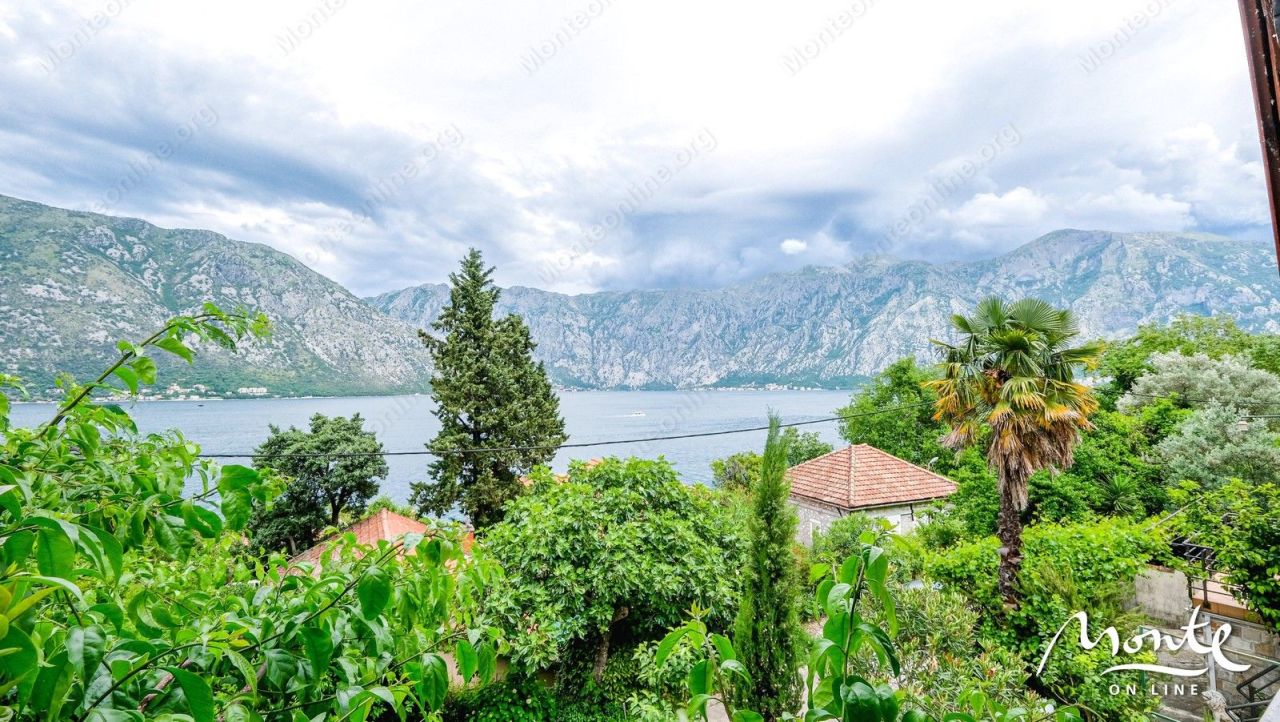Villa in Stoliw, Montenegro, 100 m² - Foto 1