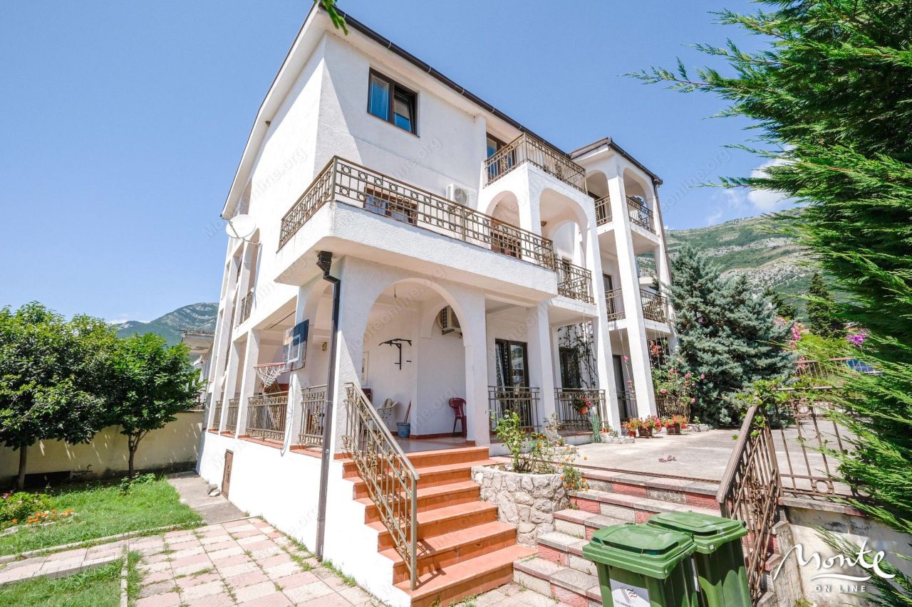 Villa in Bar, Montenegro, 410 m² - Foto 1