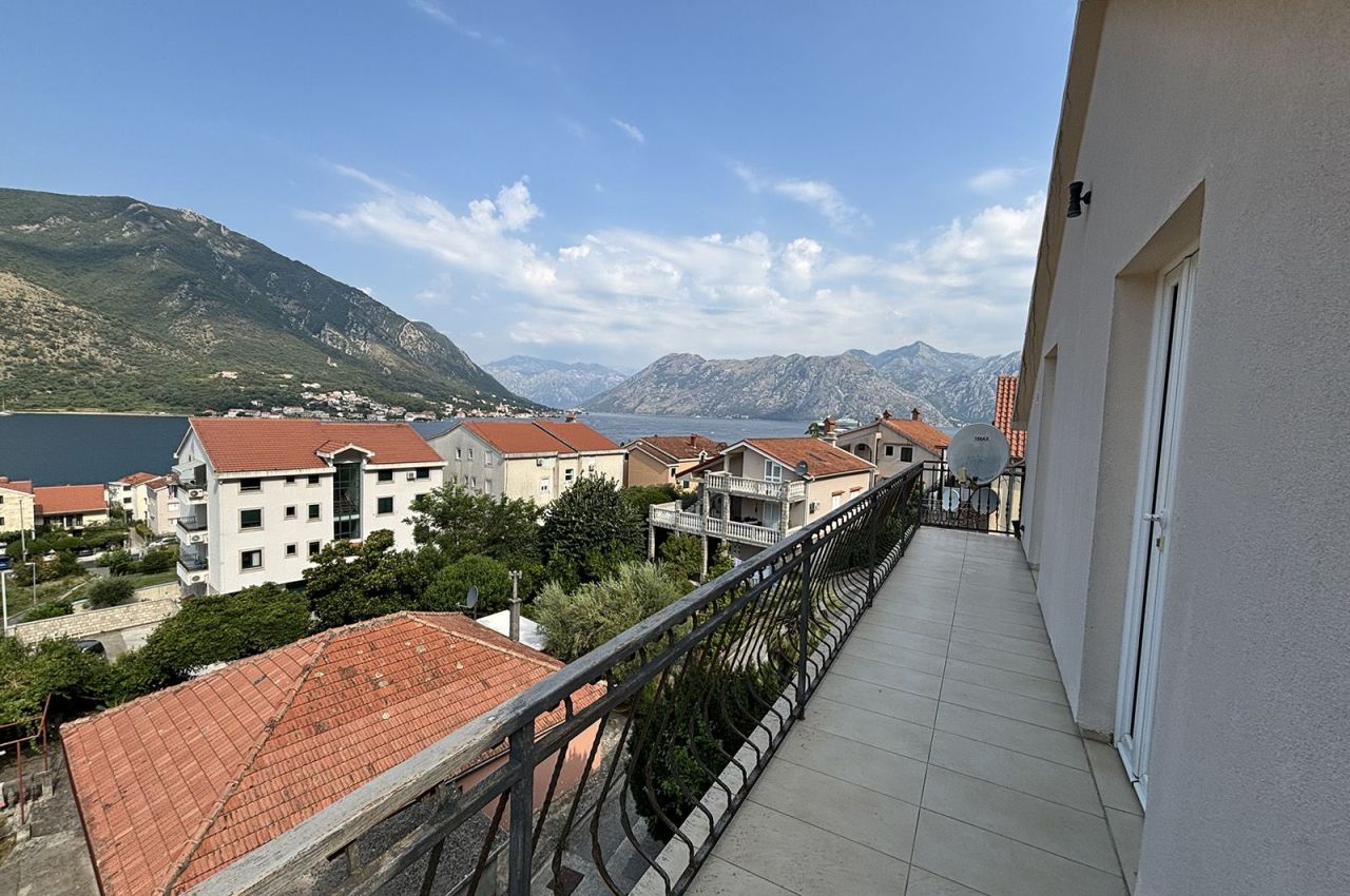 Apartment in Dobrota, Montenegro, 73 m² - picture 1