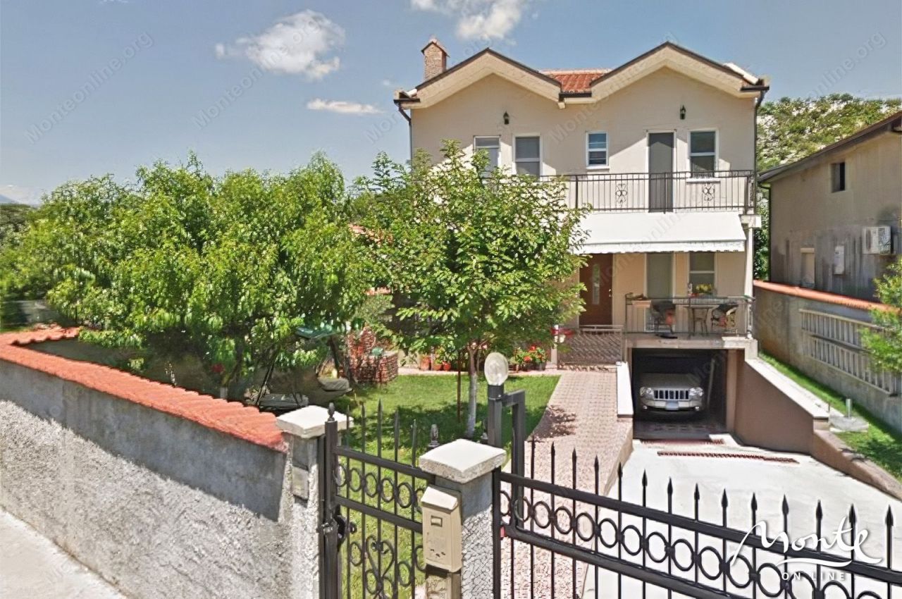 Villa in Podgorica, Montenegro, 200 m² - picture 1