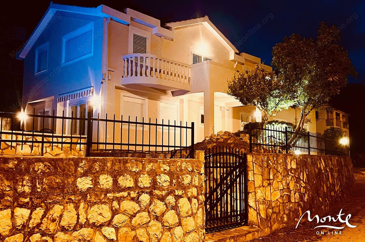Villa à Kotor, Monténégro, 270 m² - image 1