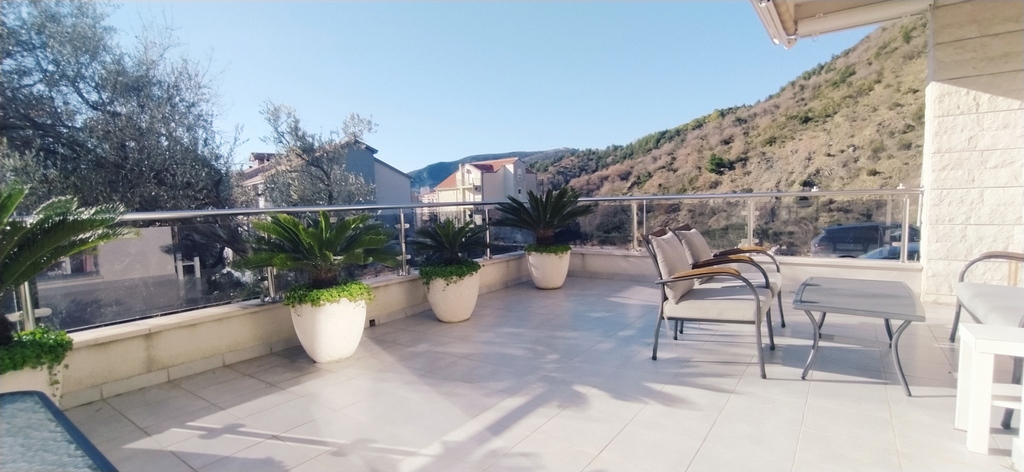 Apartment in Becici, Montenegro, 76 m² - picture 1