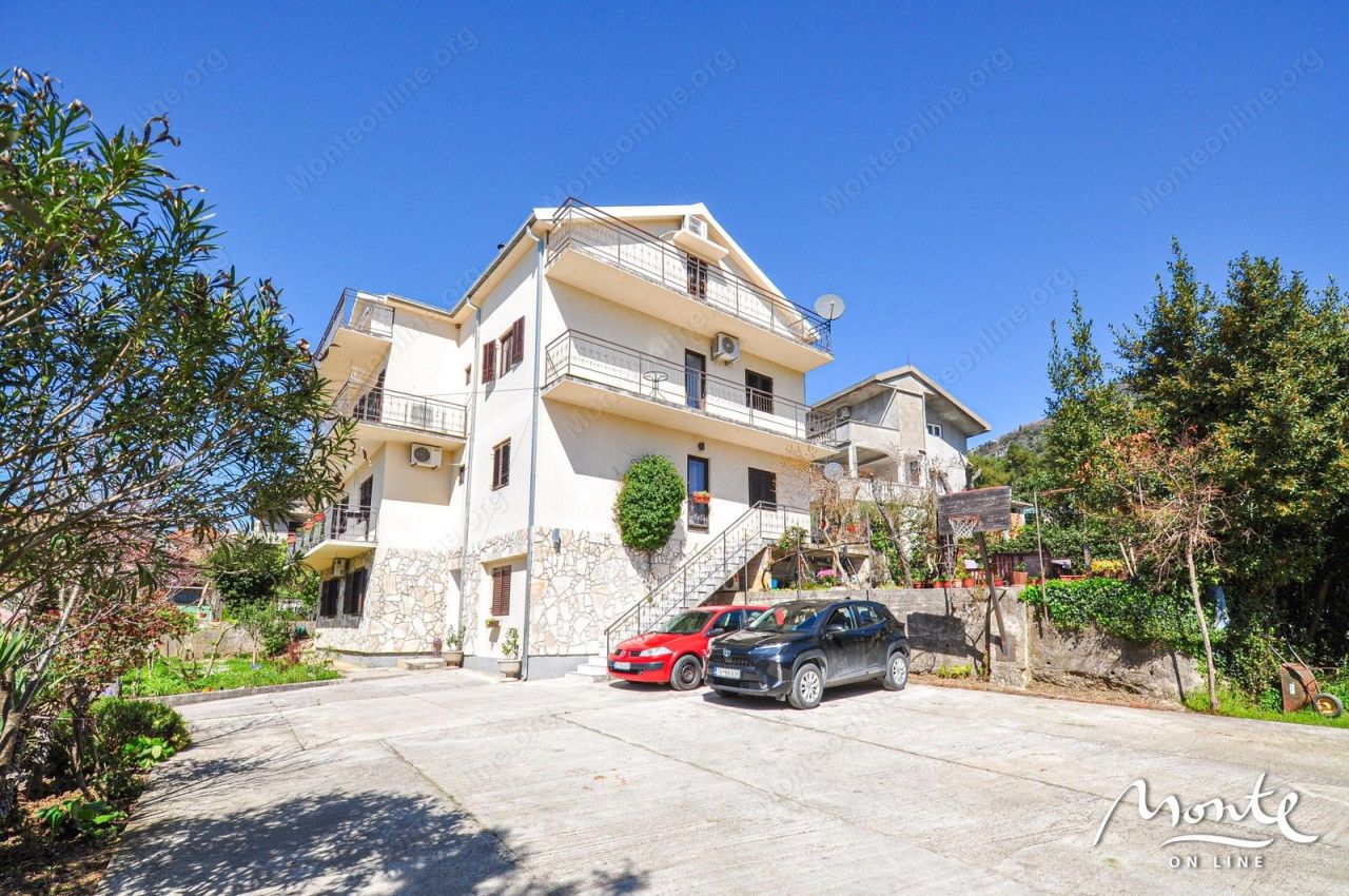 Villa in Tivat, Montenegro, 525 m² - Foto 1