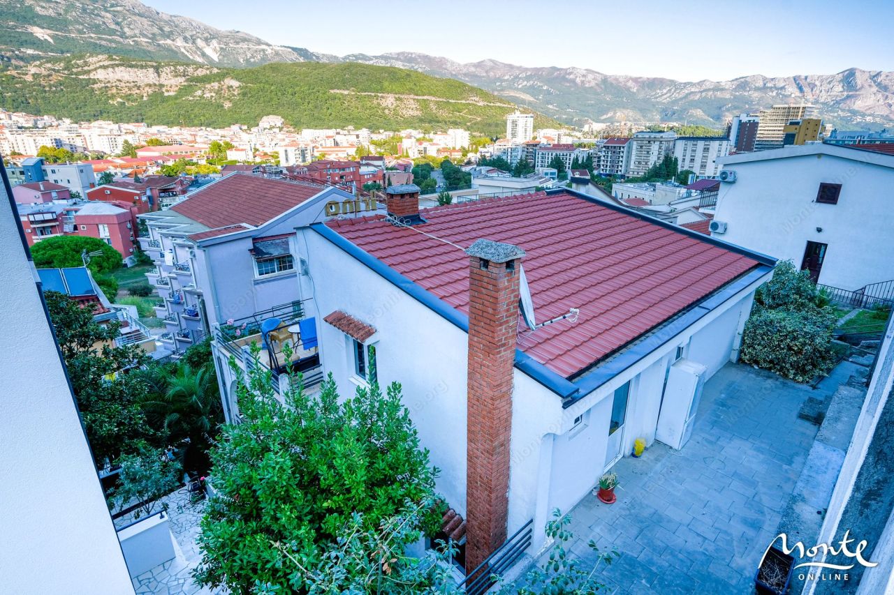Villa in Budva, Montenegro, 215 m² - picture 1