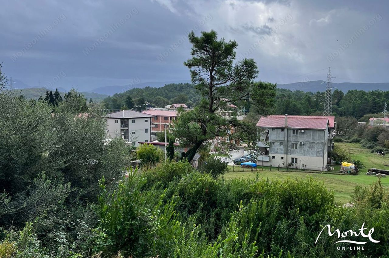Terrain à Tivat, Monténégro, 1 219 m² - image 1